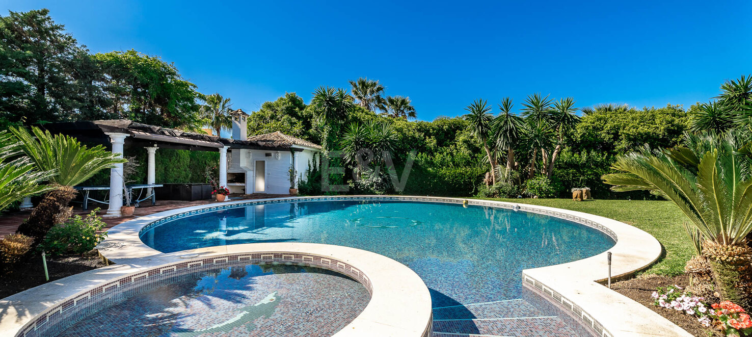 Stunning Large Family Villa in Nagüeles available July and August