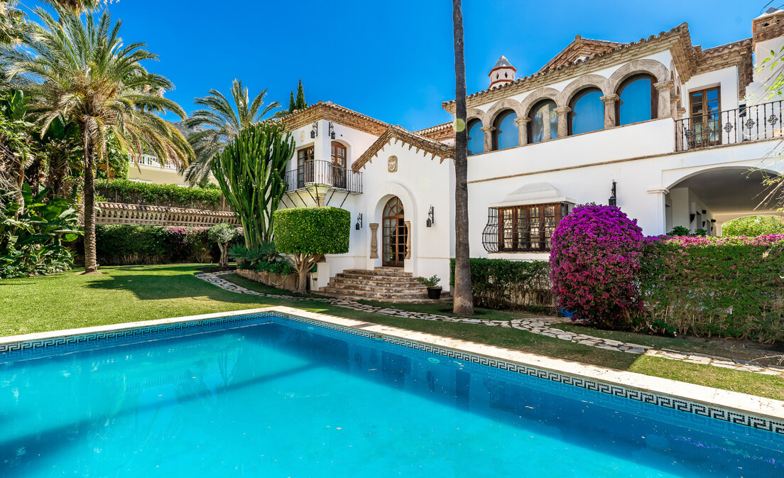 Top Quality Classical Estate in Sierra Blanca