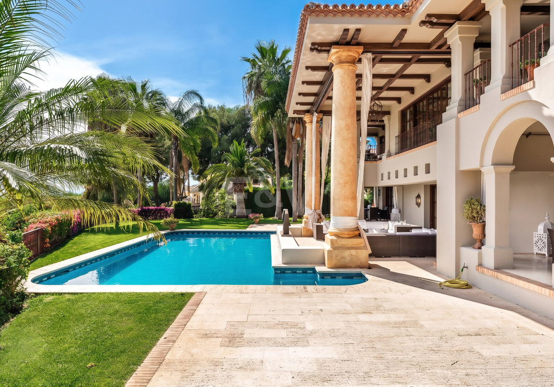 Exquisite Villa mit atemberaubender Außicht in Sierra Blanca