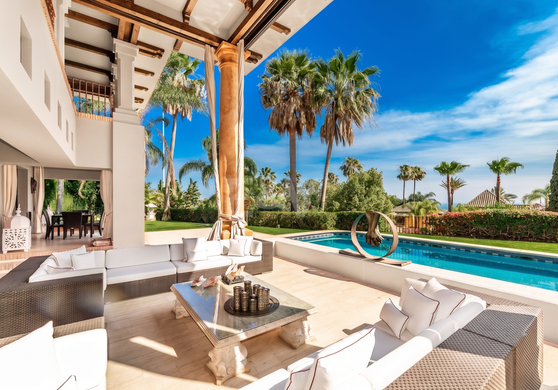 Exquisite Villa mit atemberaubender Außicht in Sierra Blanca