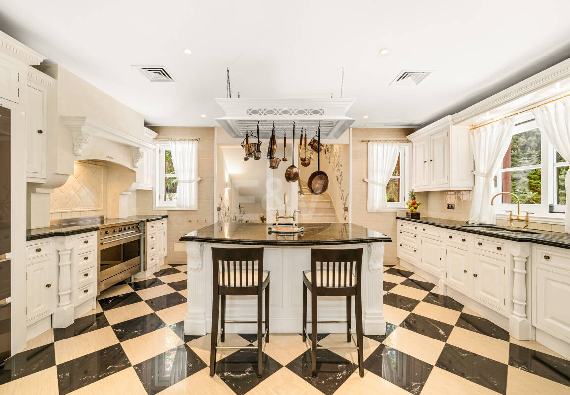 Exquisite Mansion with Breathtaking Views in Sierra Blanca