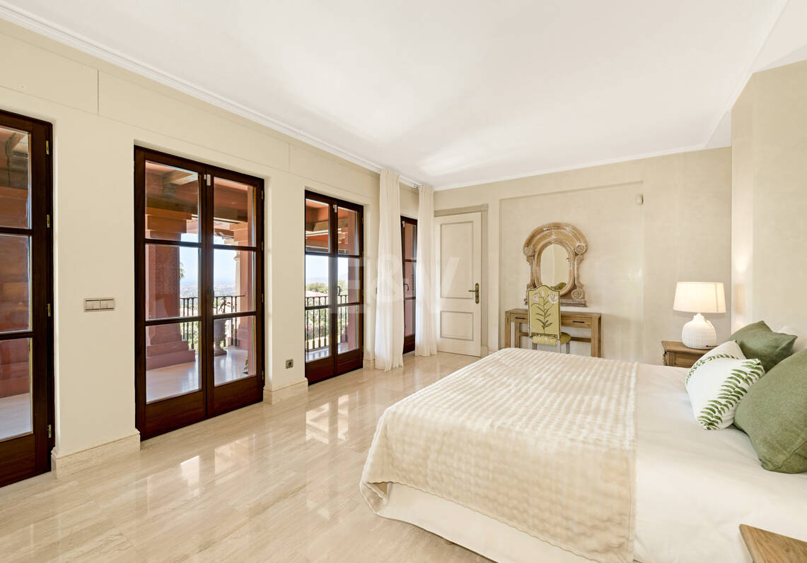 Exquisite Villa mit atemberaubender Außicht in Sierra Blanca