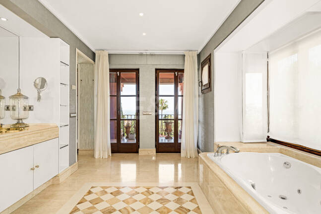 Exquisite Mansion with Breathtaking Views in Sierra Blanca