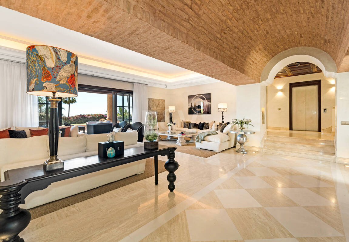 Exquisite Mansion with Breathtaking Views in Sierra Blanca