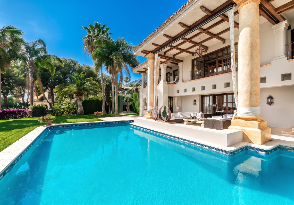 Exquisite Villa mit atemberaubender Außicht in Sierra Blanca