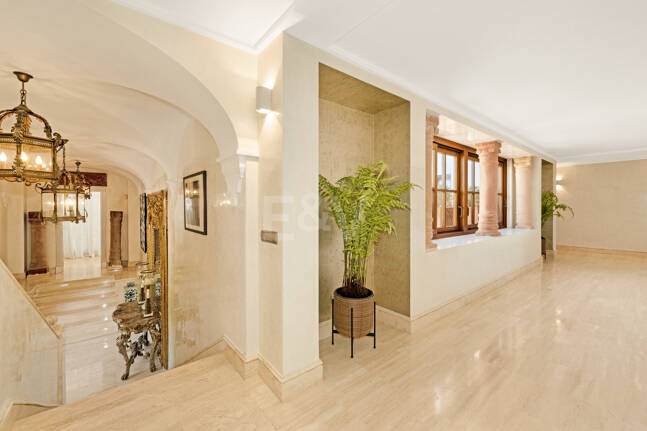 Exquisite Mansion with Breathtaking Views in Sierra Blanca