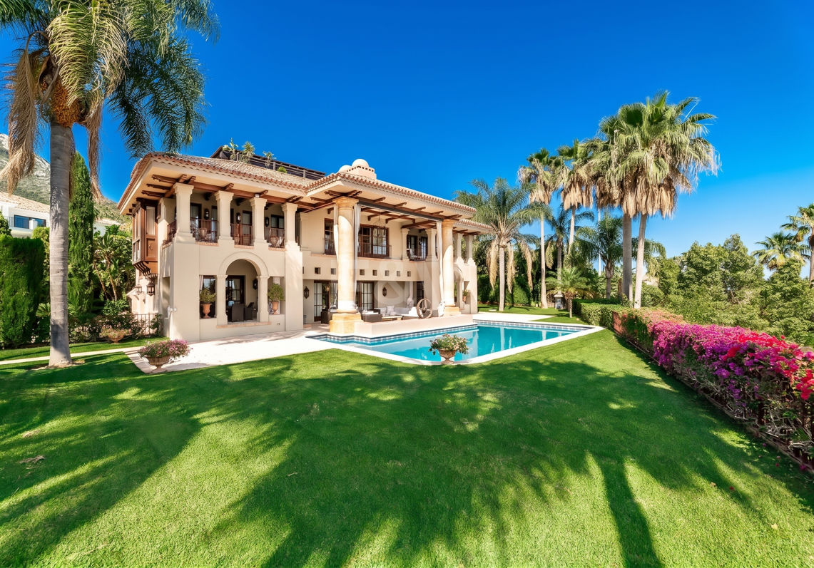 Exquisite Villa mit atemberaubender Außicht in Sierra Blanca