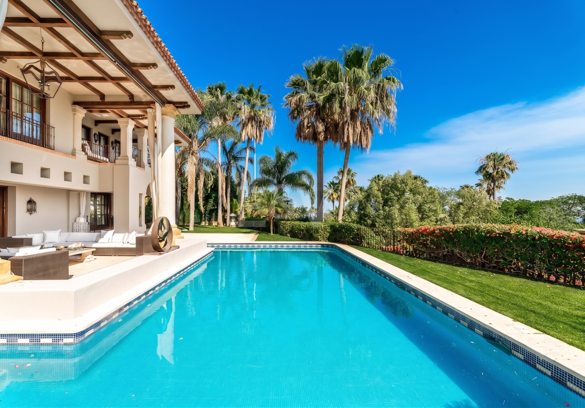 Exquisite Villa mit atemberaubender Außicht in Sierra Blanca
