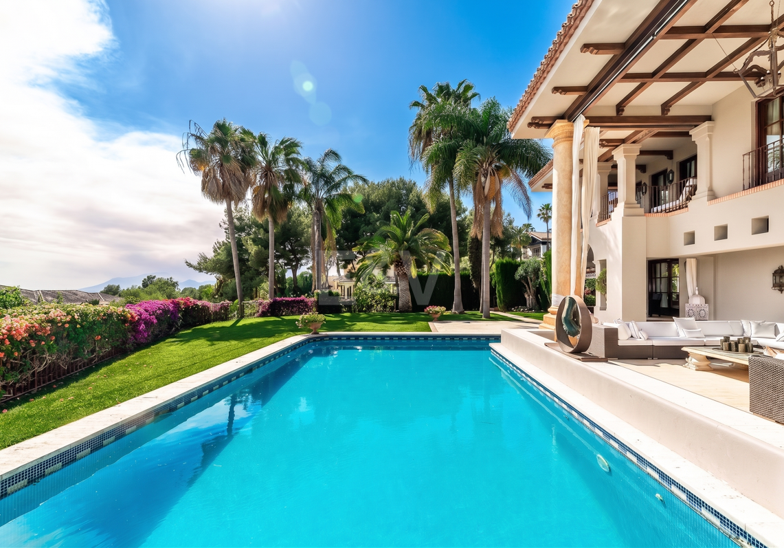 Exquisite Villa mit atemberaubender Außicht in Sierra Blanca