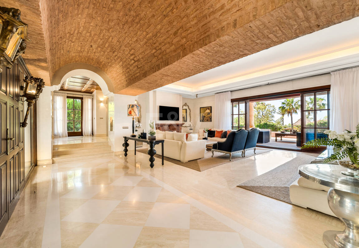 Exquisite Mansion with Breathtaking Views in Sierra Blanca