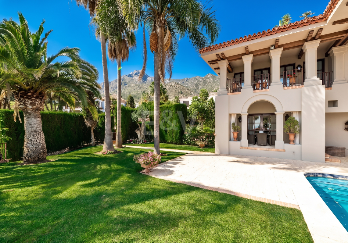 Exquisite Villa mit atemberaubender Außicht in Sierra Blanca