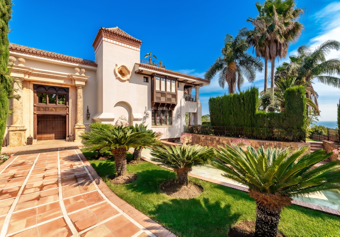 Exquisite Villa mit atemberaubender Außicht in Sierra Blanca