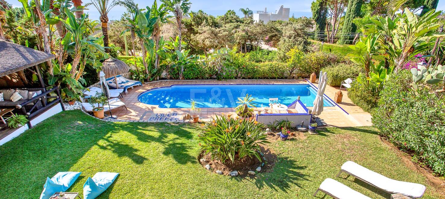 Villa Marbesa de charme avec vue panoramique sur la mer