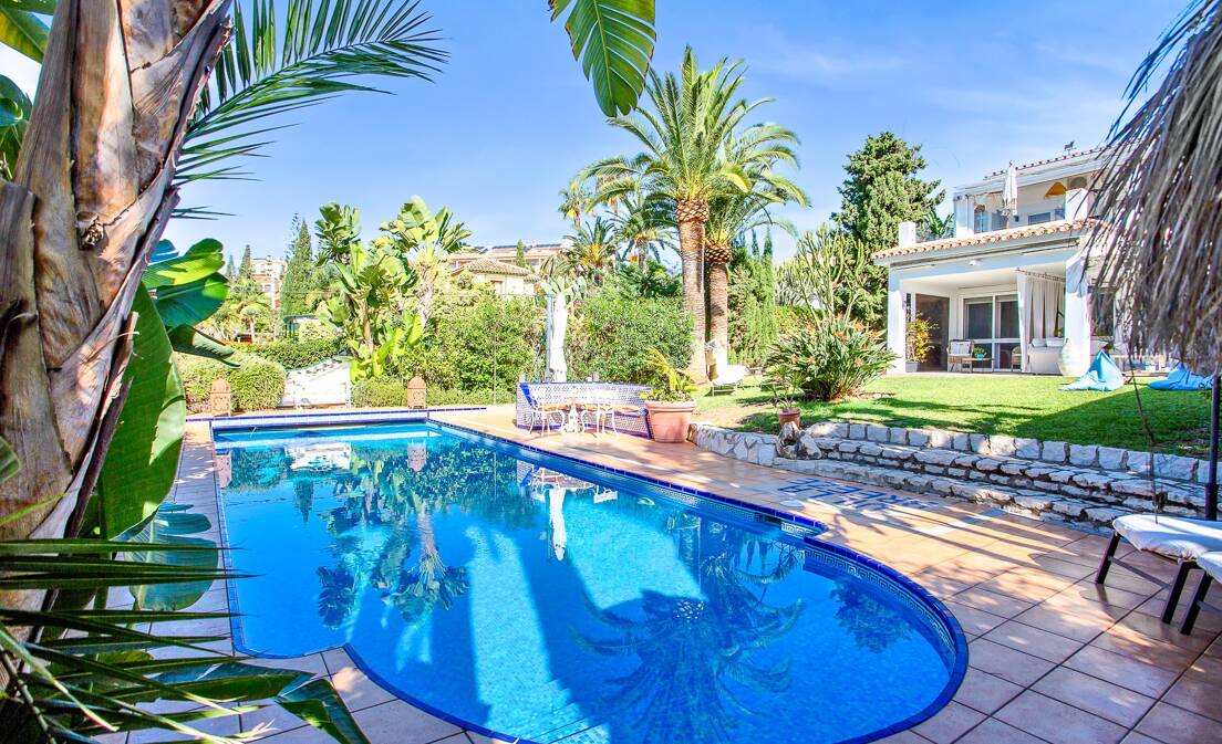 Charming Marbesa Villa with Panoramic Sea Views