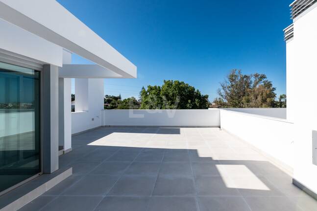 Amenity-Rich Townhouses med pooler och gym