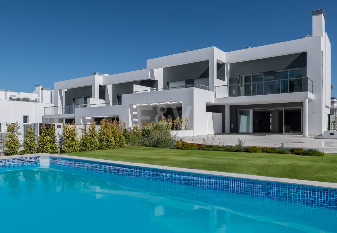 Amenity-Rich Townhouses med pooler och gym