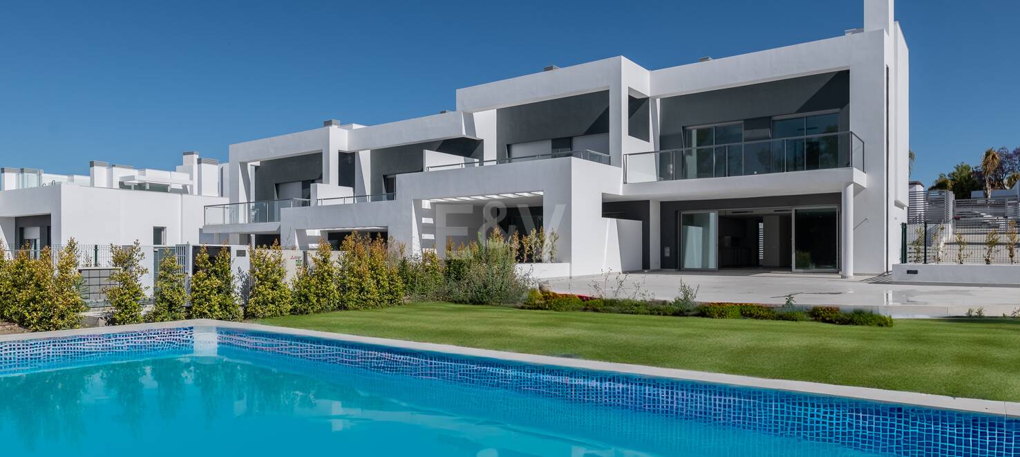 Amenity-Rich Townhouses med pooler och gym