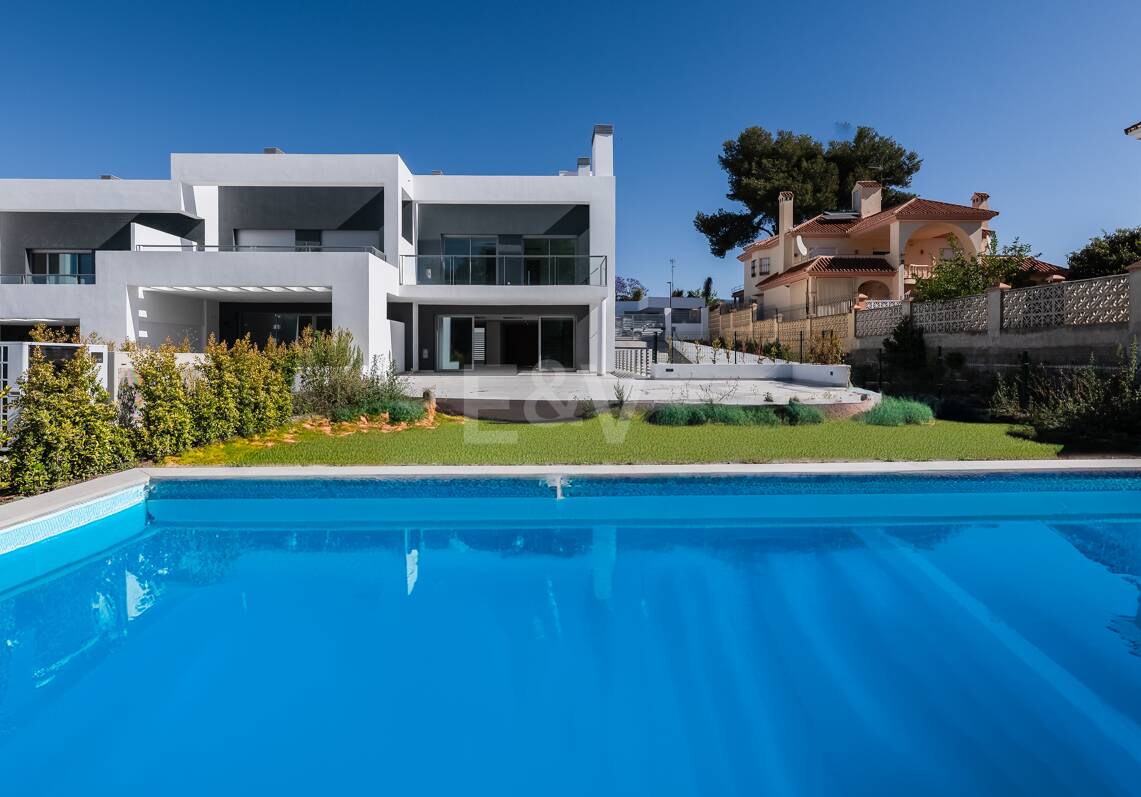 Amenity-Rich Townhouses med pooler och gym