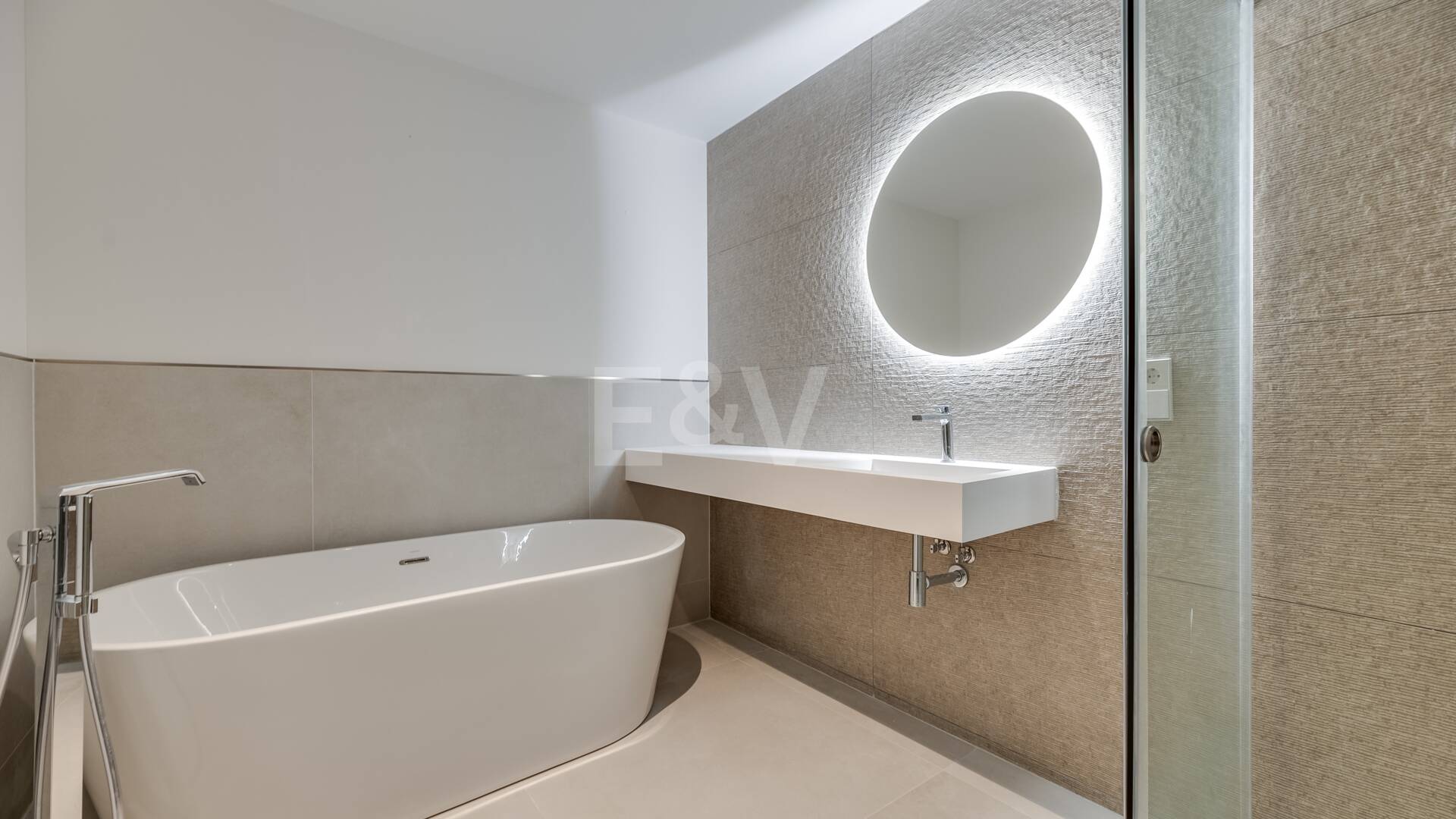 Amenity-Rich Townhouses med pooler och gym