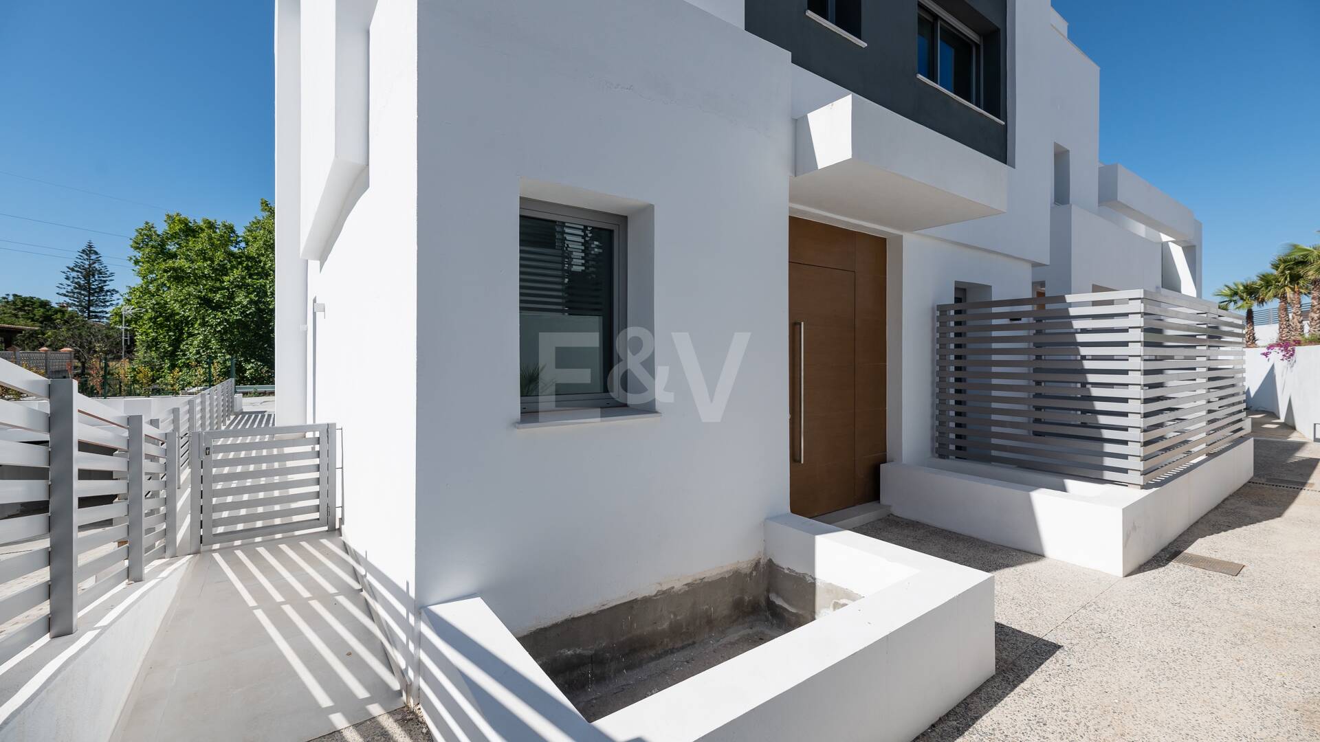 Amenity-Rich Townhouses med pooler och gym