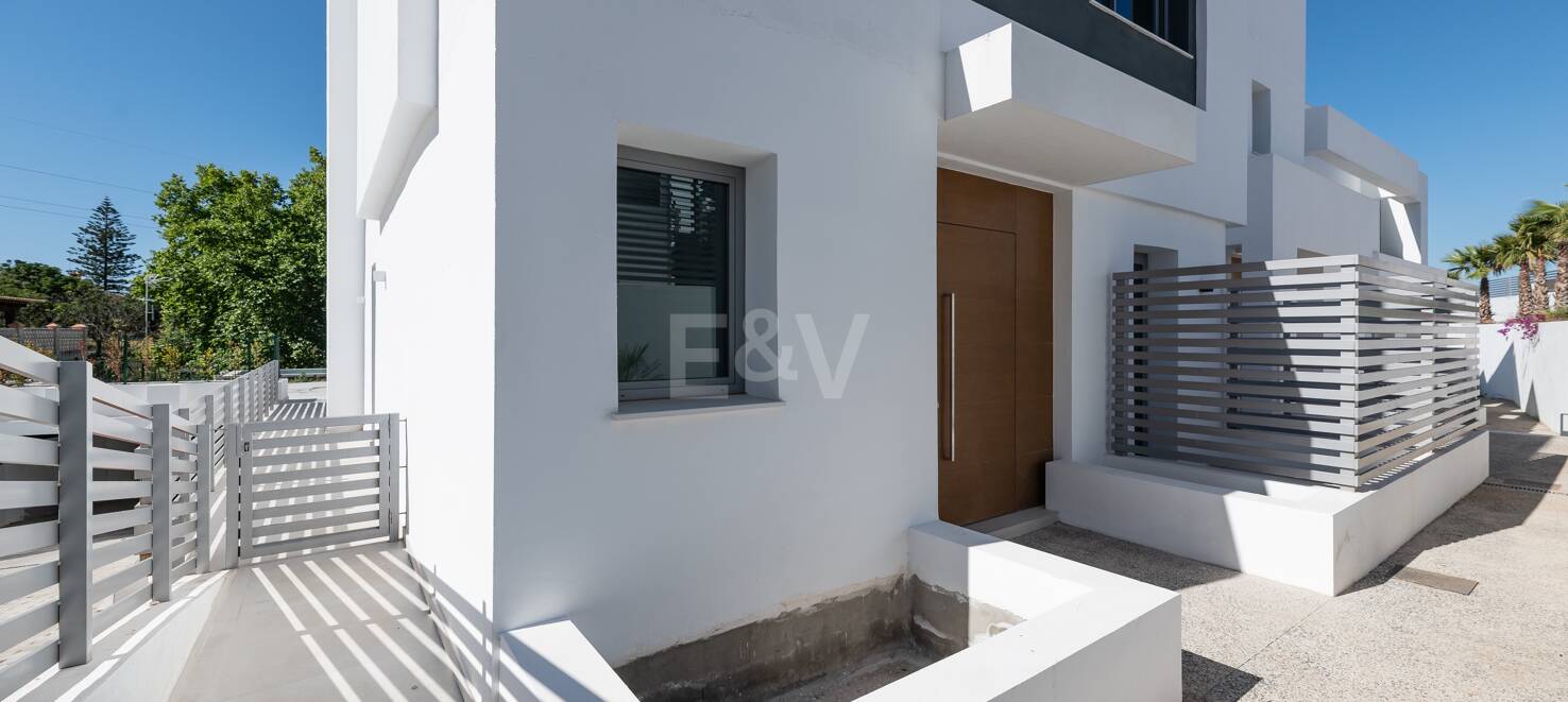 Amenity-Rich Townhouses med pooler och gym
