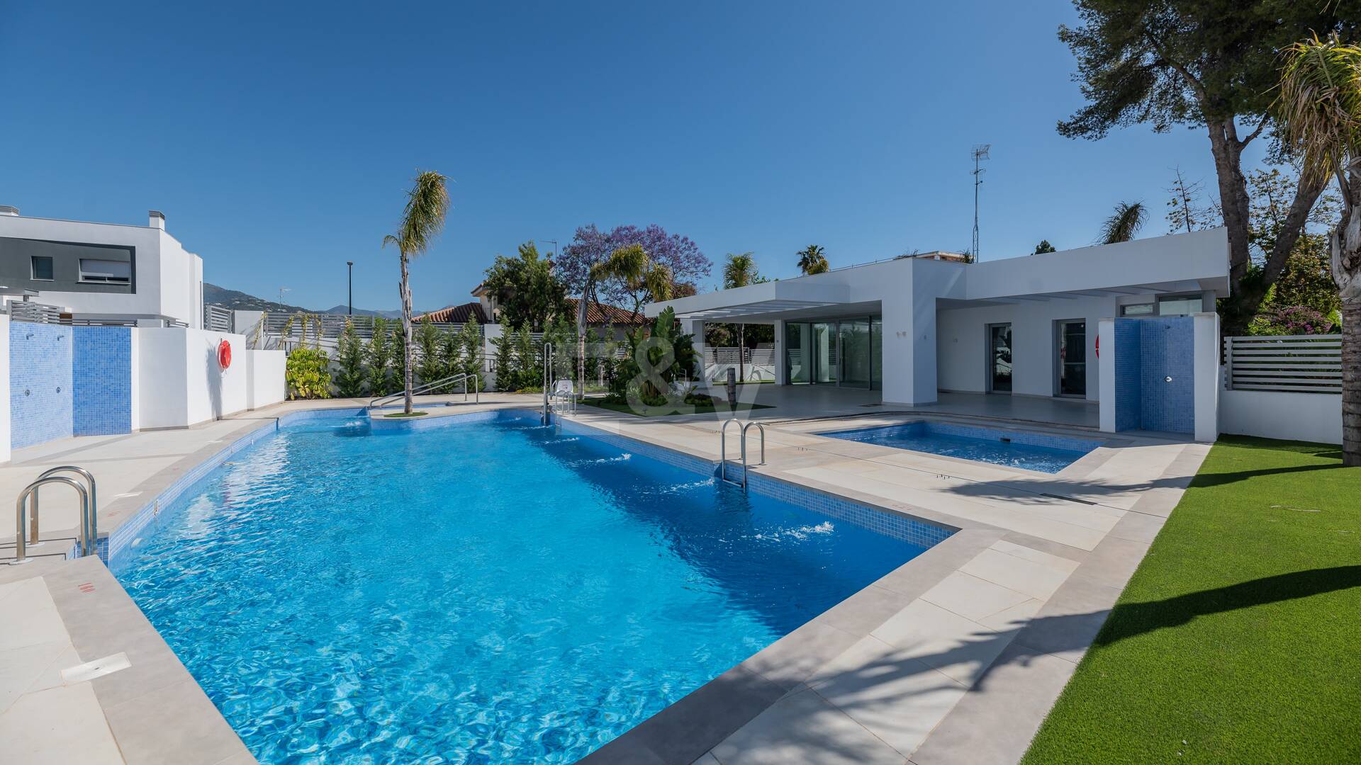 Amenity-Rich Townhouses avec piscines et salle de gym