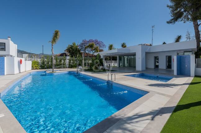 Amenity-Rich Townhouses med pooler och gym