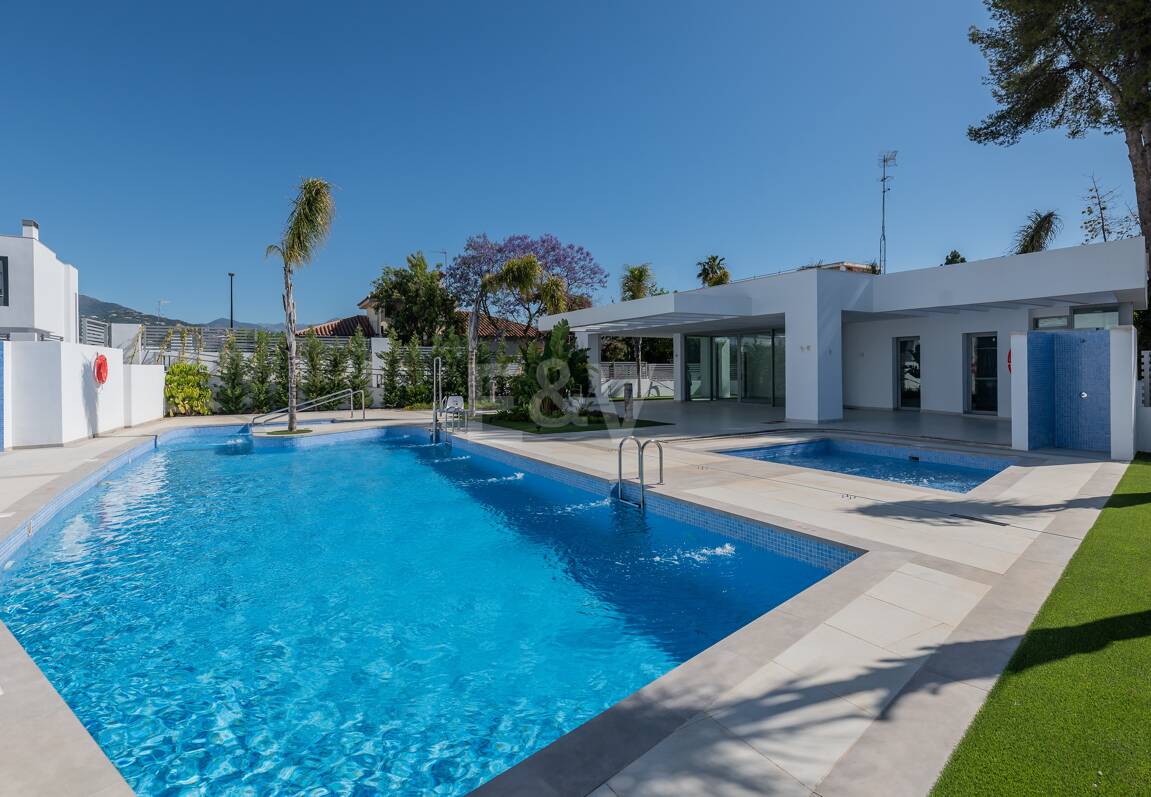 Amenity-Rich Townhouses med pooler och gym