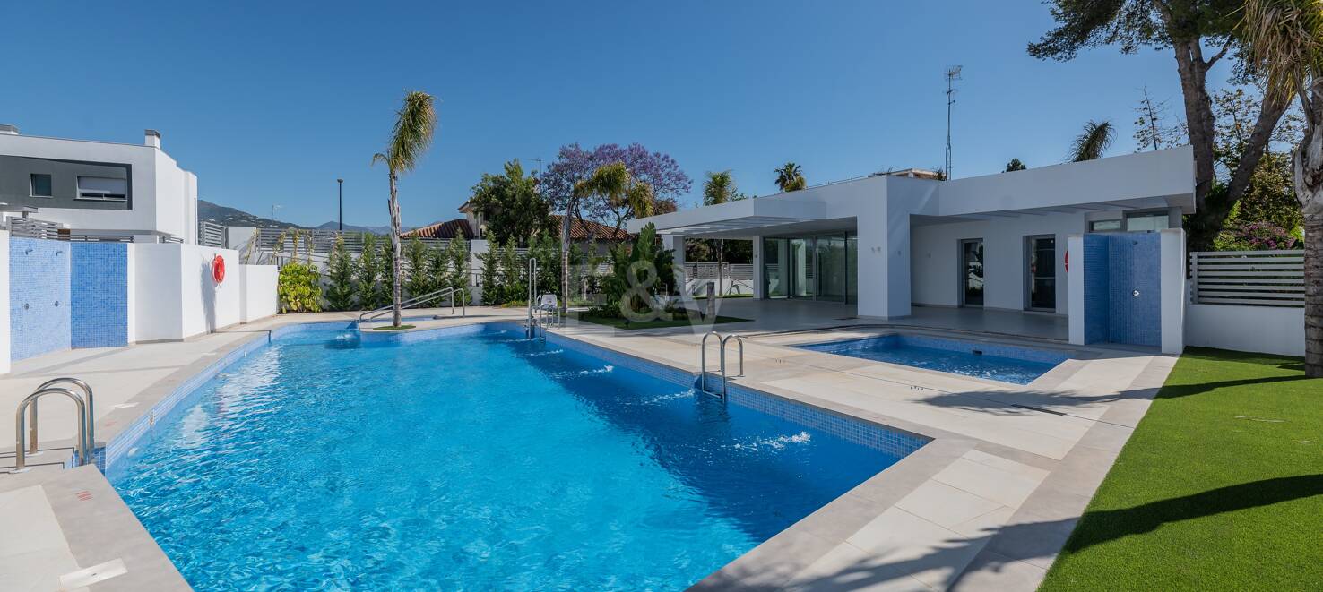 Amenity-Rich Townhouses med pooler och gym