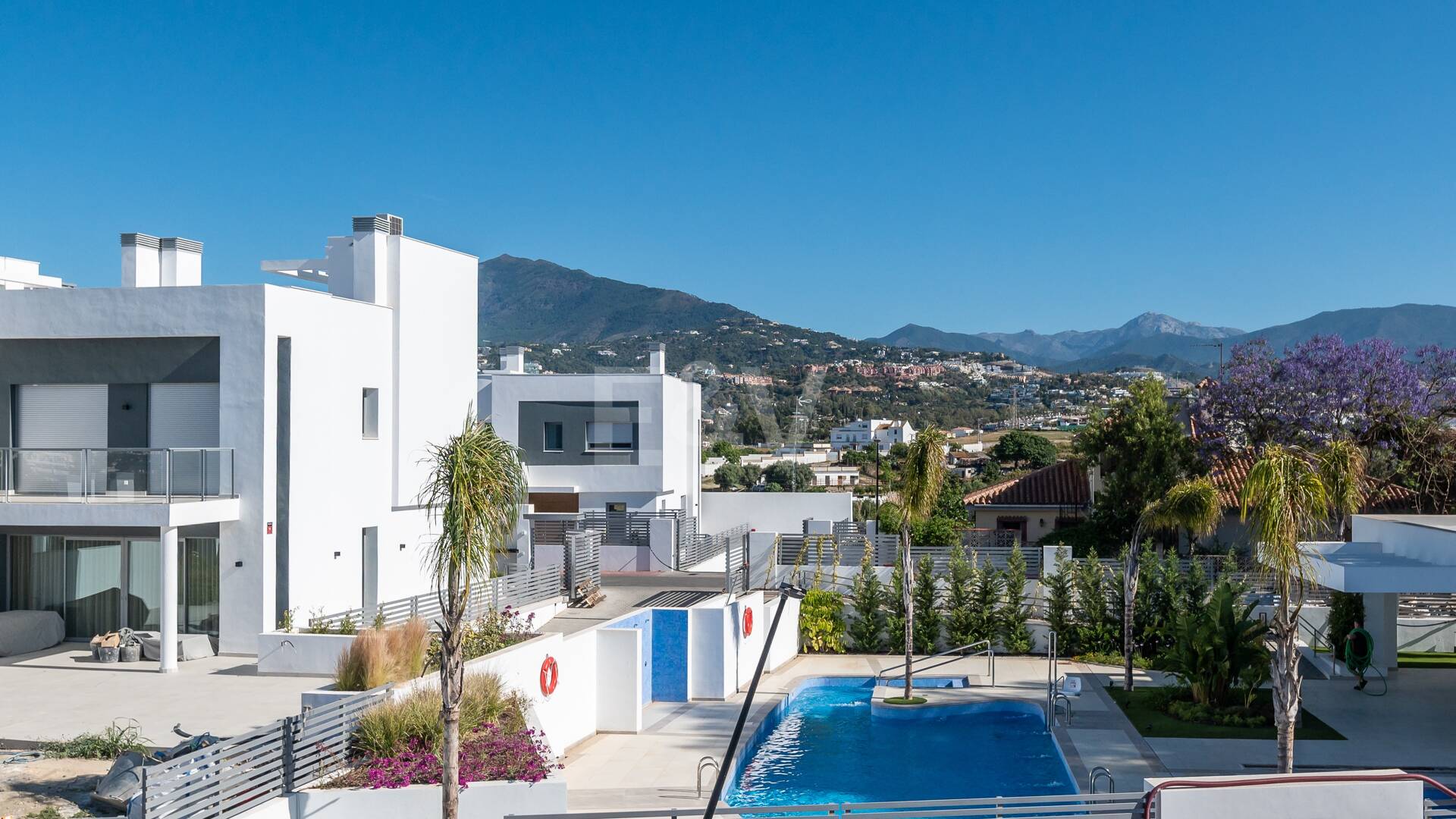 Amenity-Rich Townhouses avec piscines et salle de gym