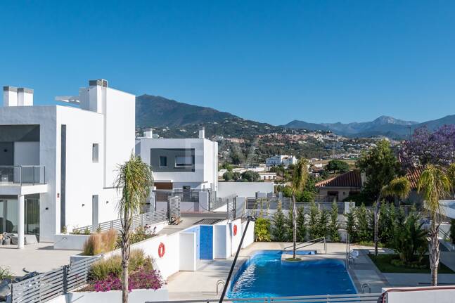 Amenity-Rich Townhouses med pooler och gym