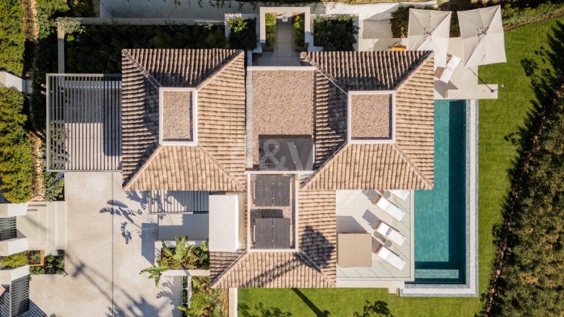 Exquisitas Villas Modernas con Elegancia Inigualable en la Milla de Oro