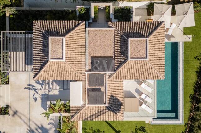Exquisitas Villas Modernas con Elegancia Inigualable en la Milla de Oro