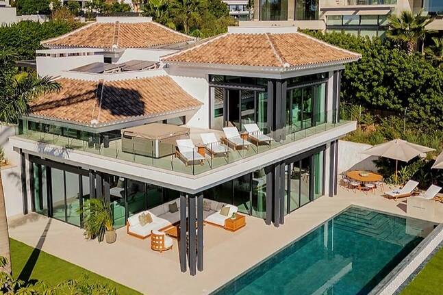 Exquisitas Villas Modernas con Elegancia Inigualable en la Milla de Oro