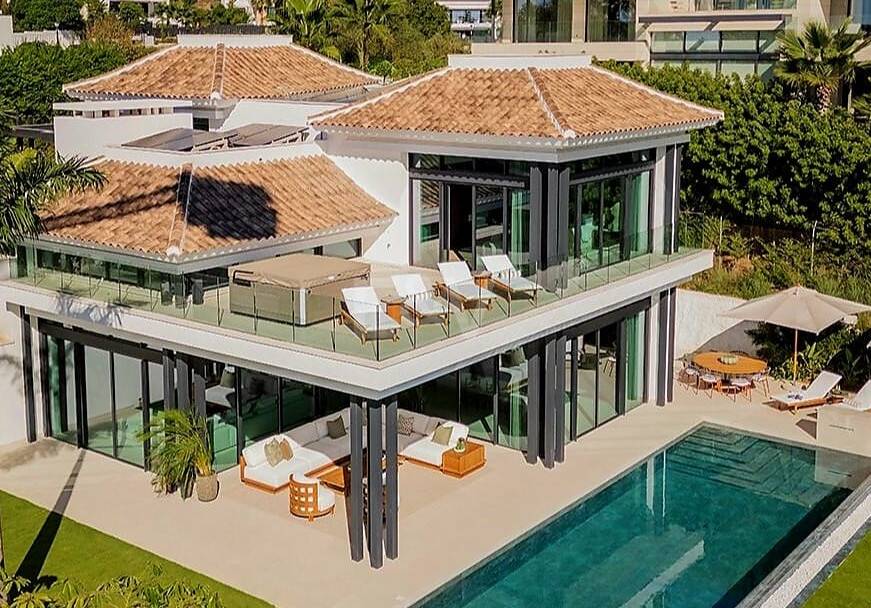 Exquisitas Villas Modernas con Elegancia Inigualable en la Milla de Oro