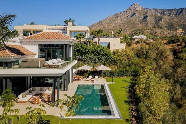 Exquisitas Villas Modernas con Elegancia Inigualable en la Milla de Oro