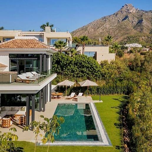 Exquisitas Villas Modernas con Elegancia Inigualable en la Milla de Oro