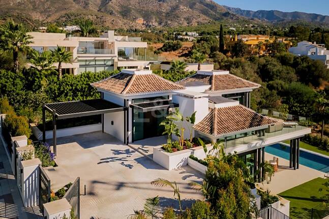 Exquisitas Villas Modernas con Elegancia Inigualable en la Milla de Oro