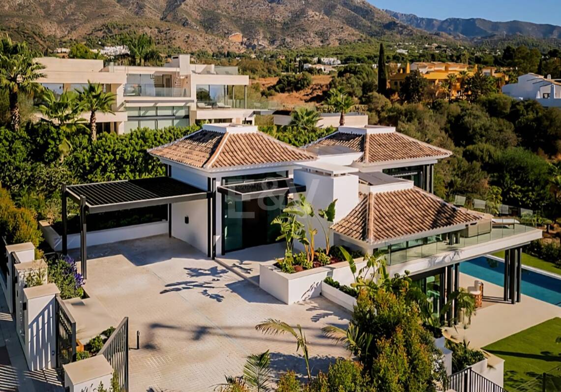 Exquisitas Villas Modernas con Elegancia Inigualable en la Milla de Oro