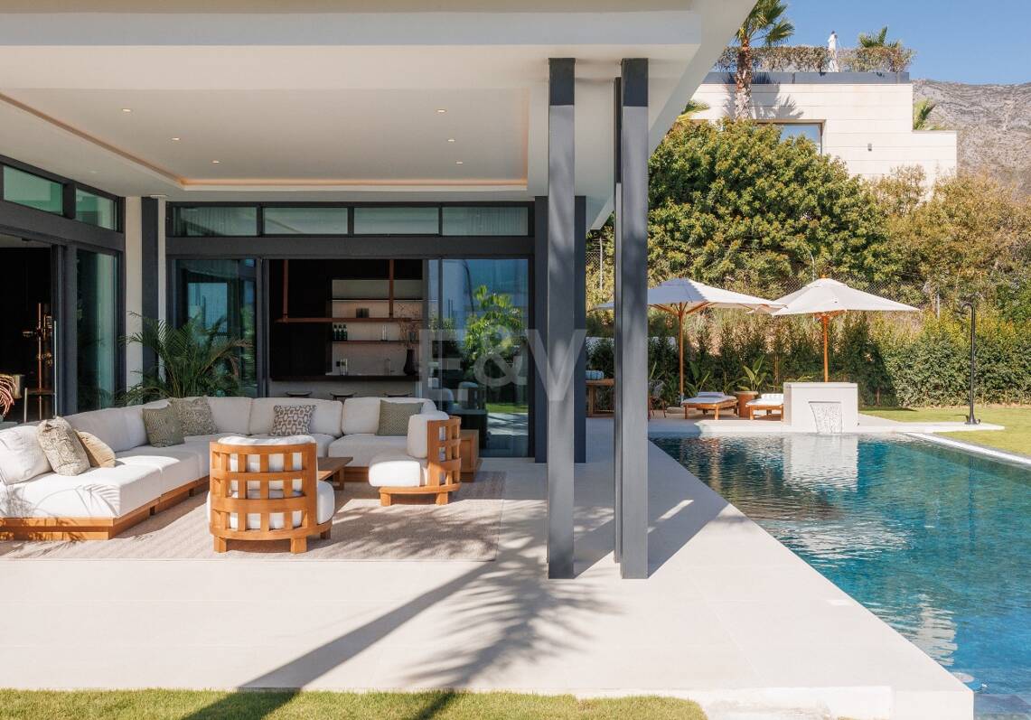 Exquisitas Villas Modernas con Elegancia Inigualable en la Milla de Oro