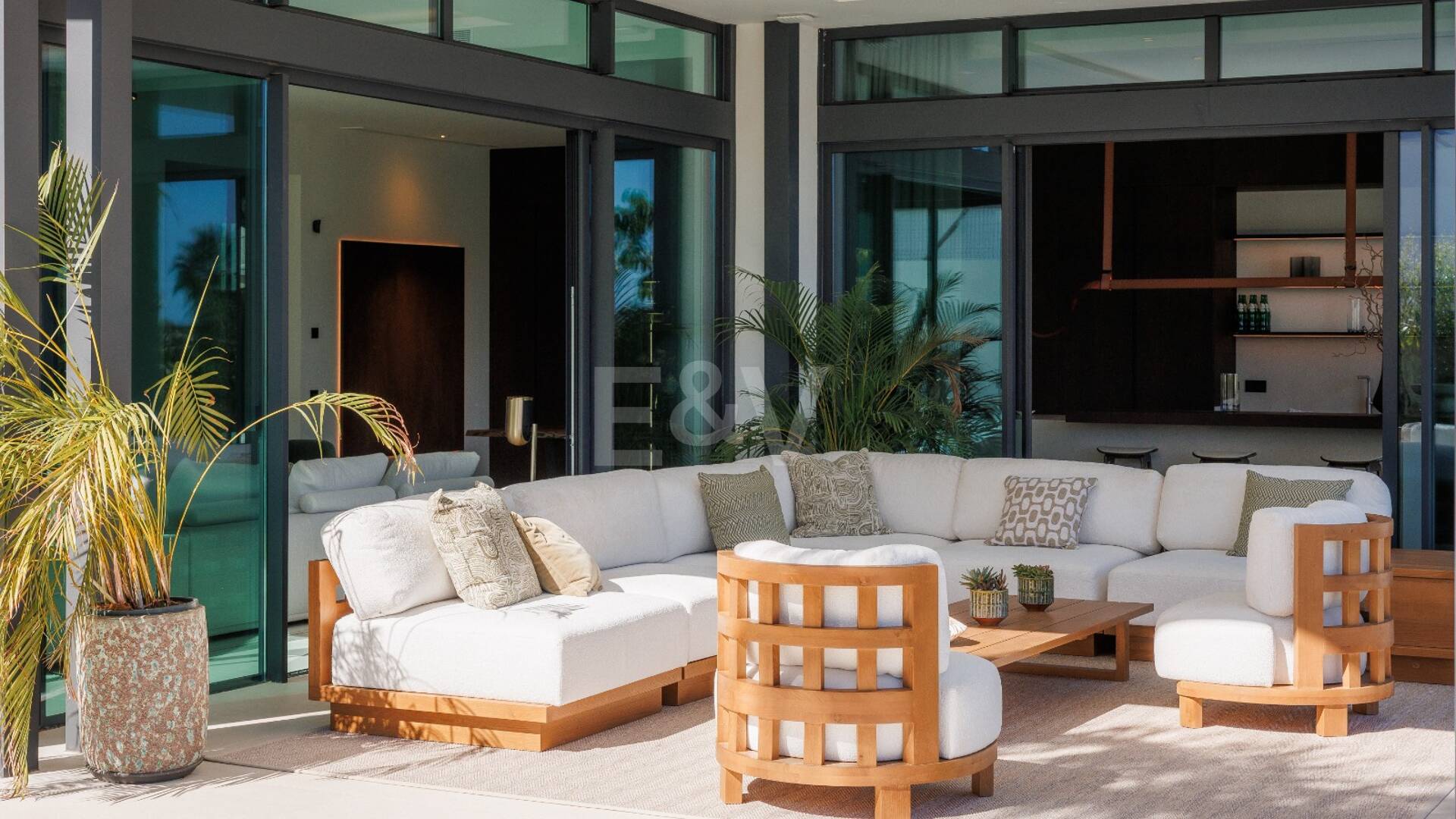 Exquisitas Villas Modernas con Elegancia Inigualable en la Milla de Oro
