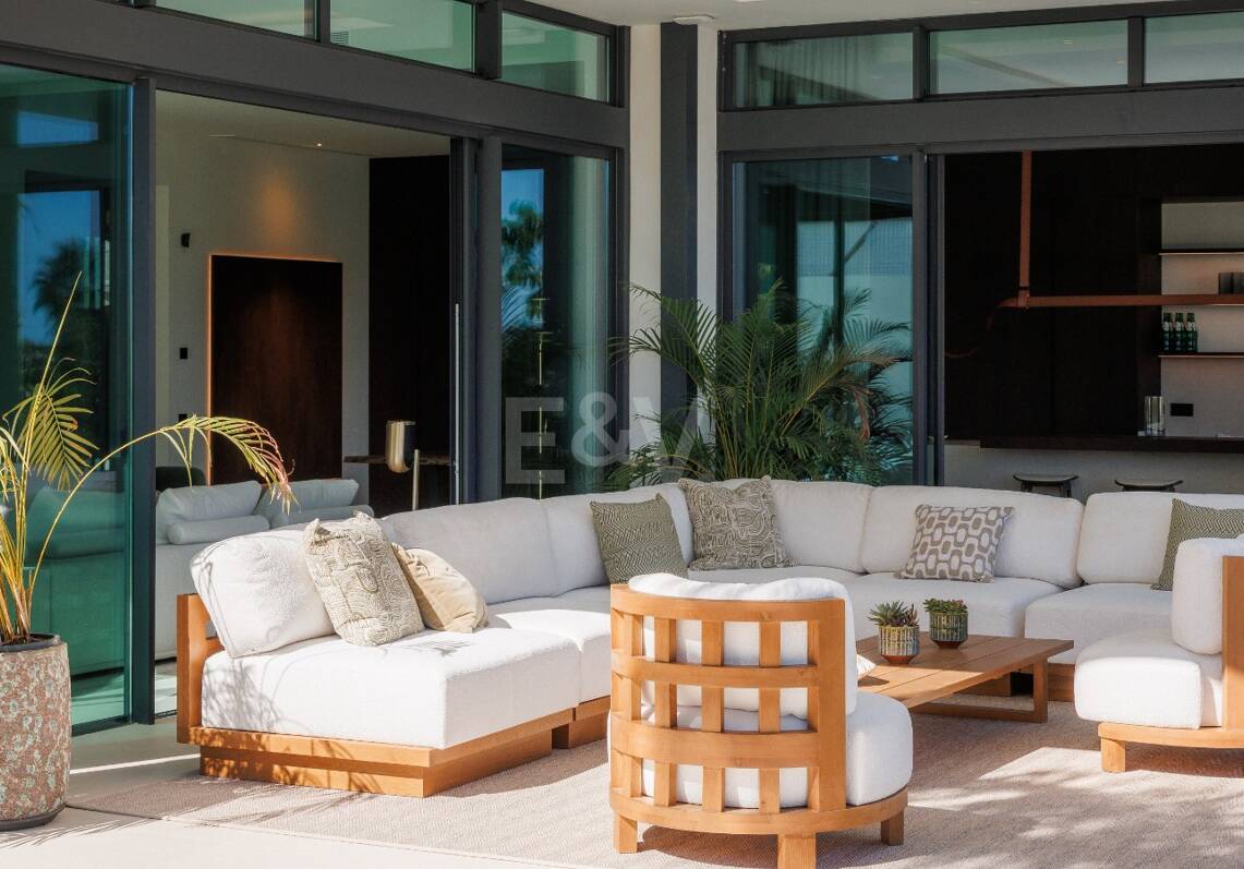 Exquisitas Villas Modernas con Elegancia Inigualable en la Milla de Oro