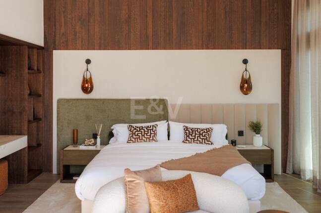 Exquisitas Villas Modernas con Elegancia Inigualable en la Milla de Oro