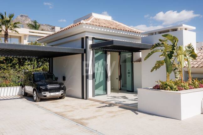 Exquisitas Villas Modernas con Elegancia Inigualable en la Milla de Oro