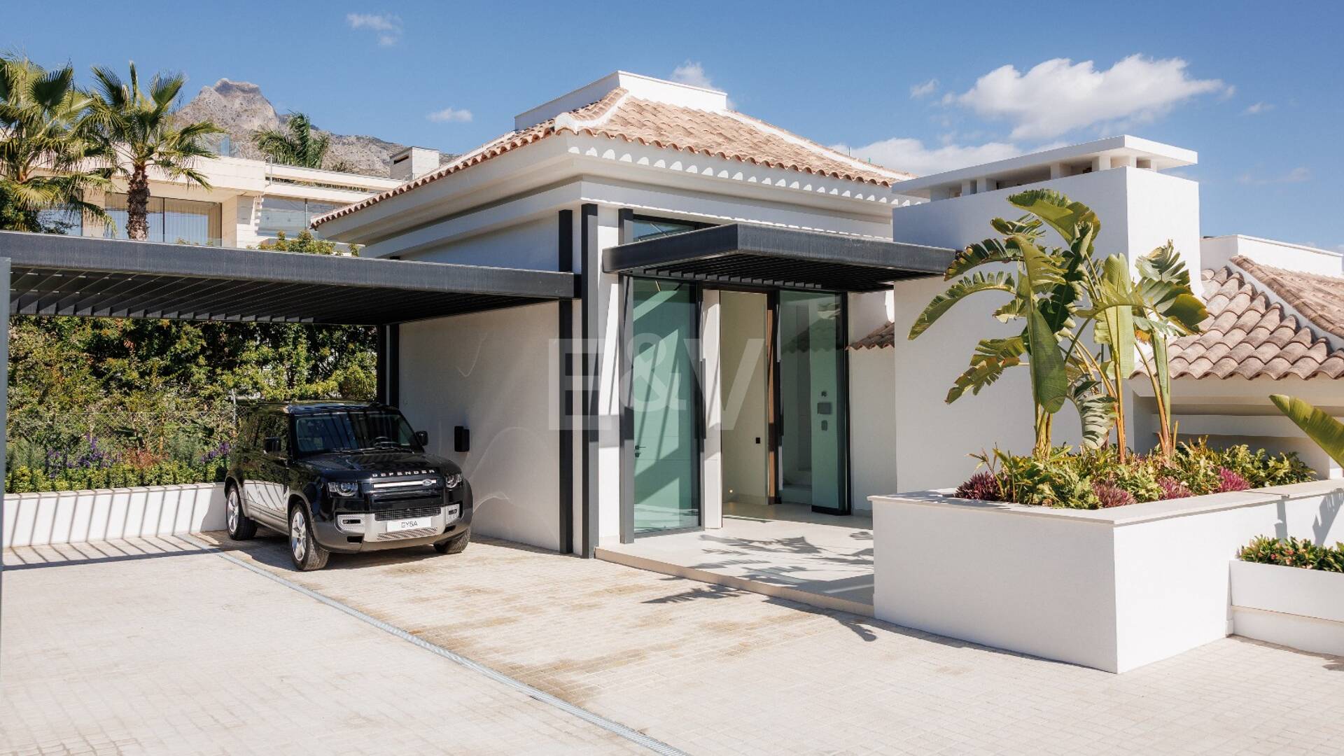 Exquisitas Villas Modernas con Elegancia Inigualable en la Milla de Oro