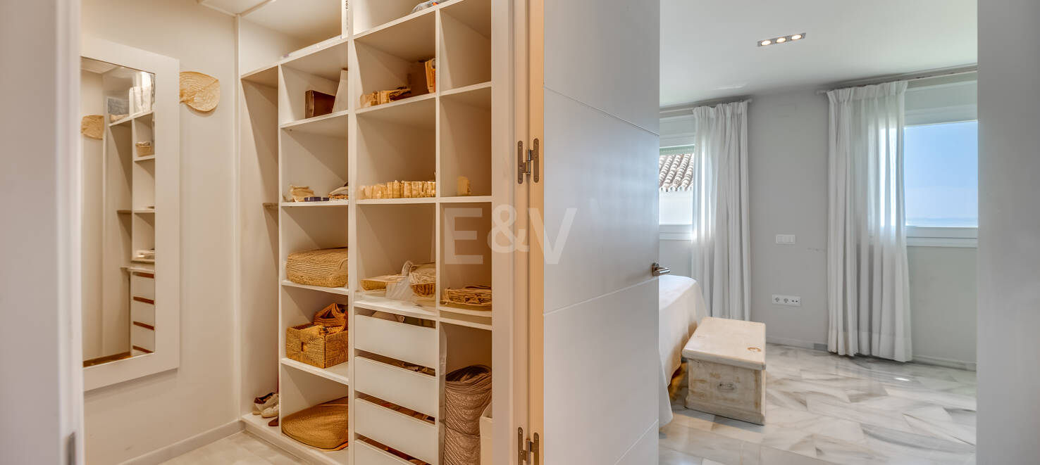 Las Chapas Beach Townhouse with Direct Access to the Sea