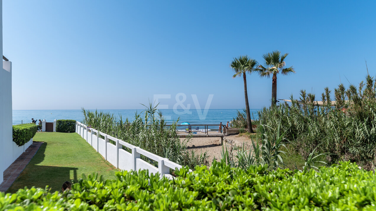 Reihenhaus in Las Chapas Beach mit direktem Zugang zum Meer