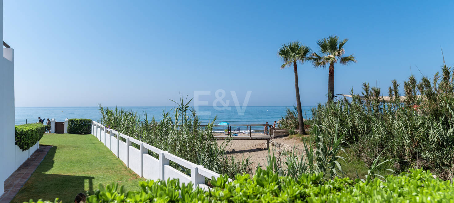 Las Chapas Beach Townhouse with Direct Access to the Sea