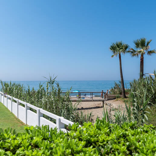Las Chapas Beach Townhouse with Direct Access to the Sea