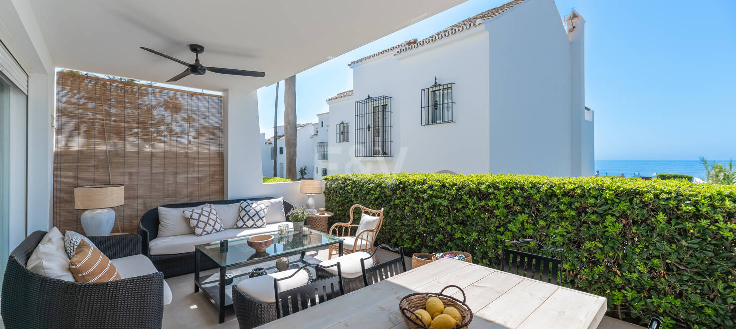 Las Chapas Beach Townhouse with Direct Access to the Sea